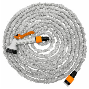 hvid flexvandslange med orange tilkobling og spøjtepistol